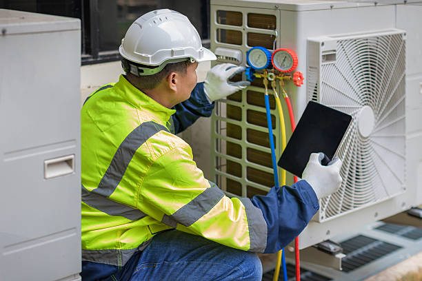 Professional Hvac technician working in Muenster, TX